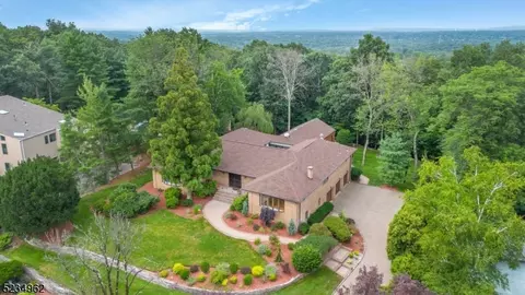 12 Peachtree Dr, Montville, NJ 07045