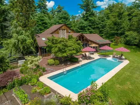 7 White Bridge Rd, Franklin Twp, NJ 08867