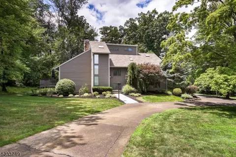 2 Waldron Dr, Bridgewater Twp, NJ 08836