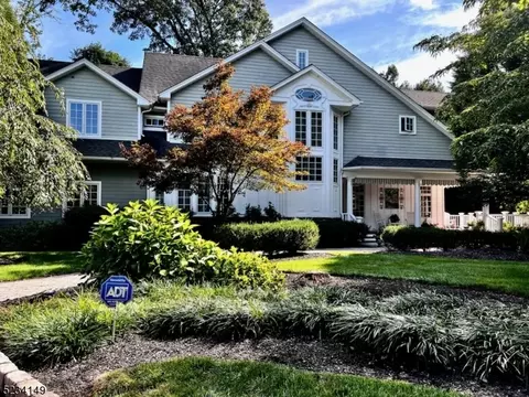 7 Hathaway Ln, Montville, NJ 07045