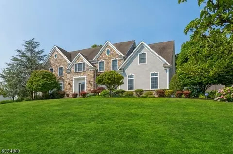 19 Spencer Dr, Morristown, NJ 07960
