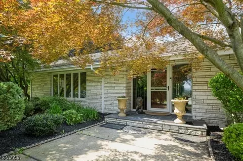 1 Deerfield Dr, Franklin, NJ 07416