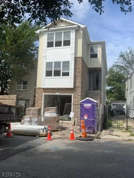 331 S 7th St, Newark, NJ 07103