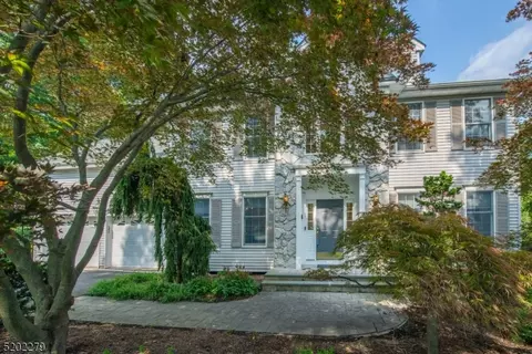 6 Village Ct, Randolph, NJ 07869