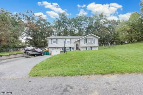 4 Geraldine Dr, Wantage, NJ 07461