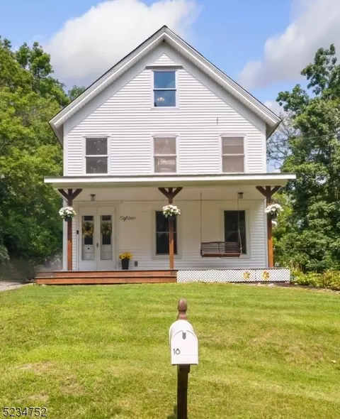 18 Morris Farm Rd, Lafayette, NJ 07848