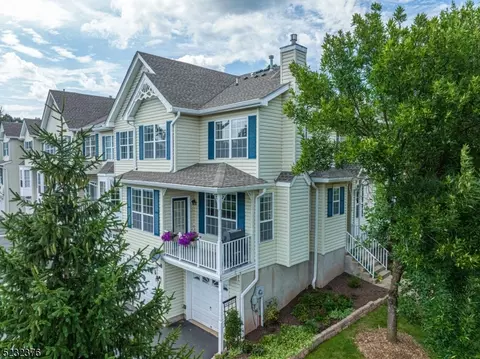 46 Kentworth Ct, Raritan Twp, NJ 08822