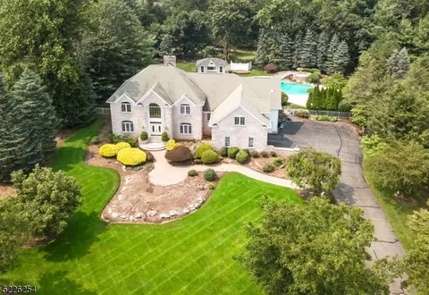 8 Yorkshire Dr, Randolph Twp, NJ 07945