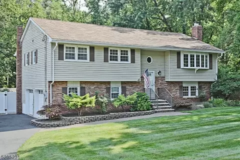 33 Dogwood Trl, Randolph, NJ 07869