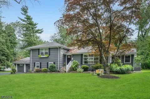 97 Kenilworth Rd, Mountain Lakes, NJ 07046