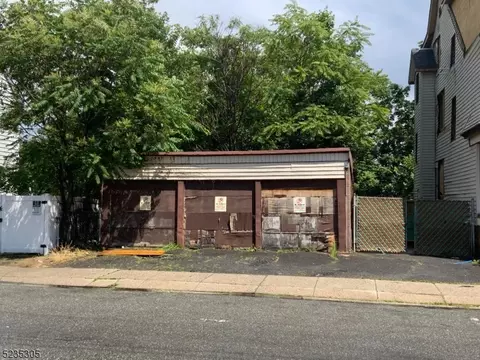 38 Palm St, Newark City, NJ 07106