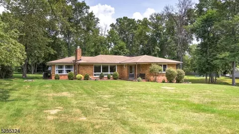 5 Meadow Ln, Flemington, NJ 08822