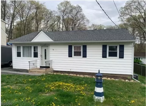 107 Harris Ave, Stanhope, NJ 07874
