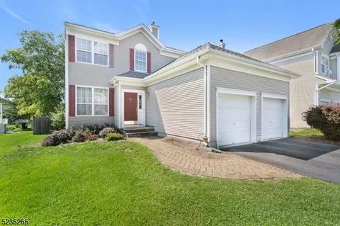 61 Saxton Dr, Hackettstown, NJ 07840