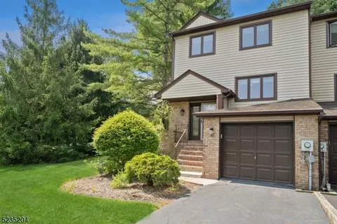 35 Stockton Ct, Morris Plains, NJ 07950