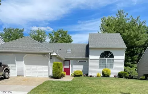 850 Ardmore Rd #B, Monroe Township, NJ 08831