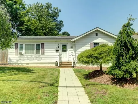 83 Calumet Ave, Parsippany-troy Hills Twp, NJ 07034
