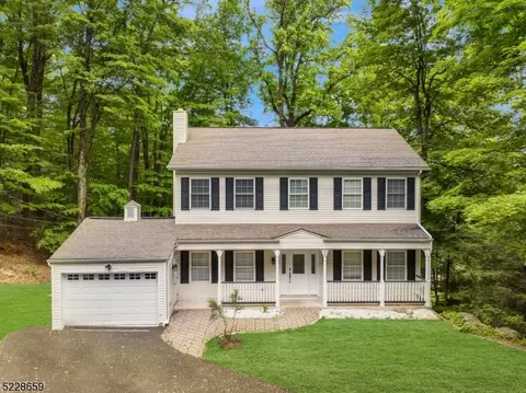 200 Glenside Trl, Sparta, NJ 07871