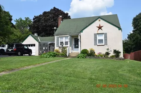 10 S Pickel Ave, Washington, NJ 07882