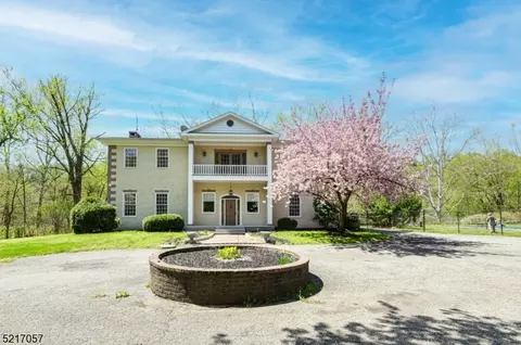 1 Harmony Ter, Phillipsburg, NJ 08865