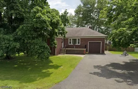 39 Joseph St, Moonachie, NJ 07074