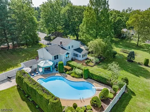 22 Glenn Rd, Flemington, NJ 08822