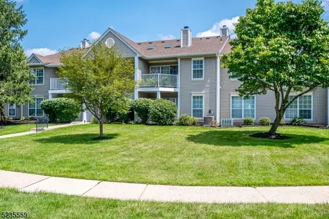 98 Lindsey Ct, Franklin Park, NJ 08823