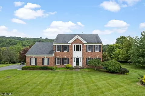 5 Bog Meadow Ln, Hampton, NJ 08827