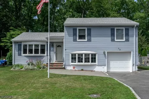 70 Pembrook Dr, Kenilworth, NJ 07033