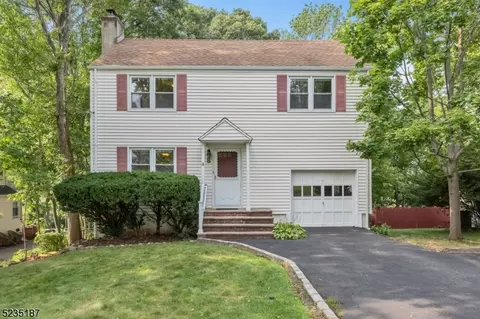 8 Colony Ct, New Providence, NJ 07974
