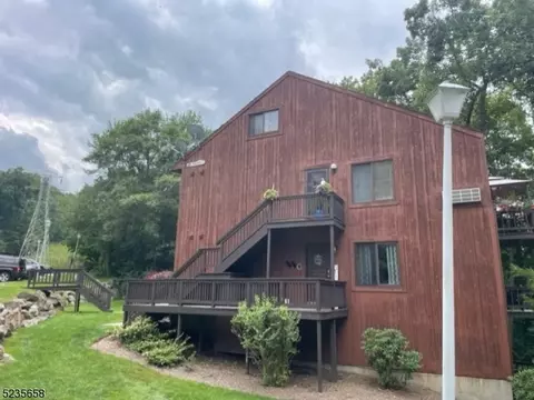 16 Augusta Dr #1, Vernon, NJ 07462