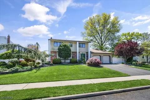 38 Creamer Dr, Sayreville, NJ 08872