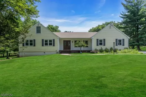 4 Blazier Rd, Warren, NJ 07059