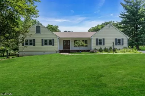 4 Blazier Rd, Warren, NJ 07059