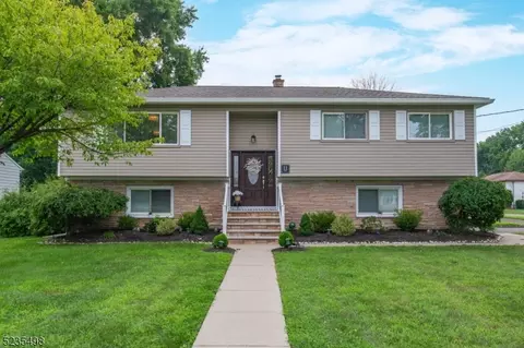11 Redwood Dr, Fairfield, NJ 07004
