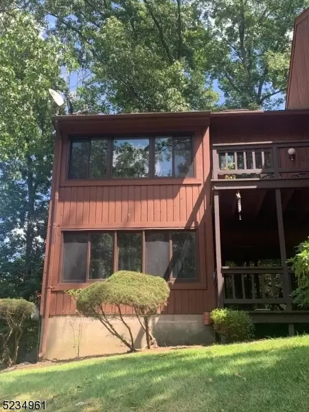 2 Gunstock Ct #1, Vernon, NJ 07462