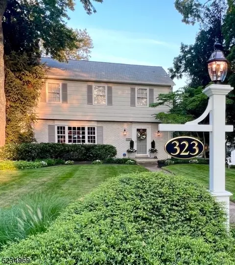 323 Grove St, Roselle, NJ 07203