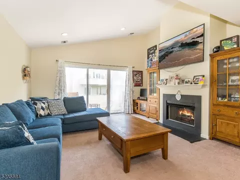 127 Falcon Ridge Way #7, Hamburg, NJ 07419