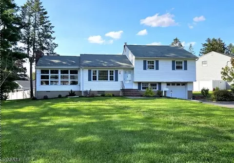 16 Dixon Pl, East Hanover, NJ 07936