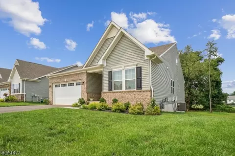 122 Club House Dr, Washington, NJ 07882