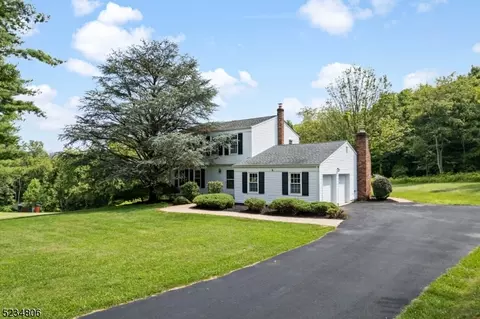 24 John Dr, Clinton Twp, NJ 08801