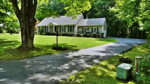 8 Minisink Dr, Montague, NJ 07827