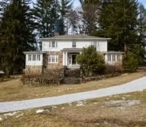 29 Winding Hollow Dr, Jefferson, NJ 07438