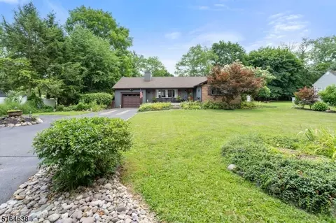 25 Drakestown Rd, Hackettstown, NJ 07840