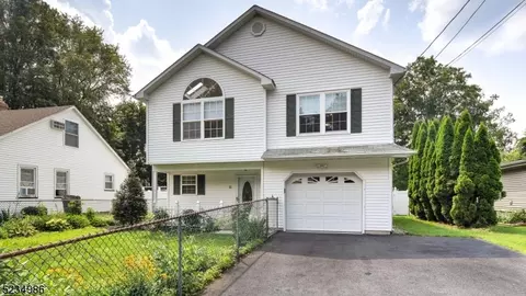 11 Jones St, Roxbury Twp, NJ 07847