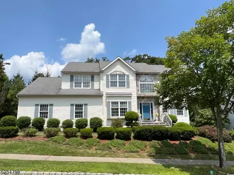 16 Fox Chase Ln, Roxbury Twp, NJ 07852