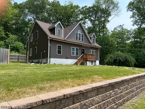 12 Birch Dr E, Vernon Twp, NJ 07422