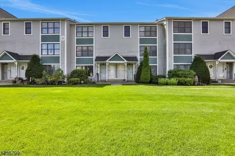 98 Heritage Ln #98, Hamburg, NJ 07419