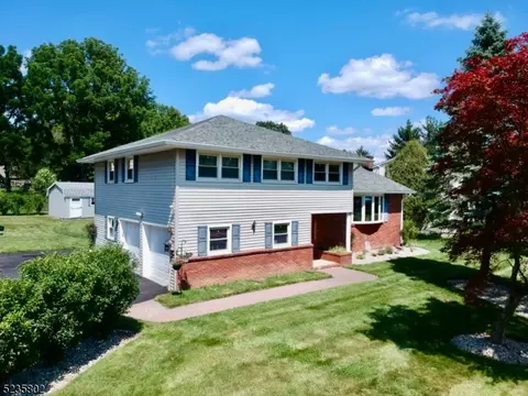 63 Unneberg Ave, Roxbury Twp, NJ 07876