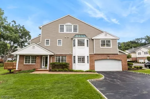 9 Waldeck Ct, West Orange, NJ 07052